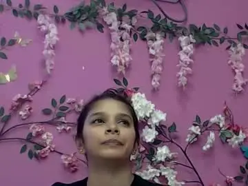 Skinnybarbie022  live sex cam