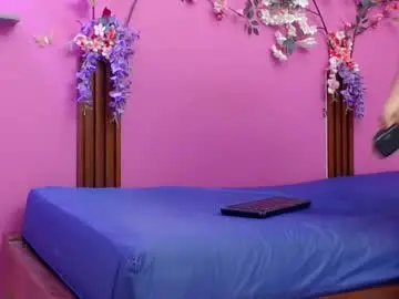 Skinnybarbie022  live sex cam