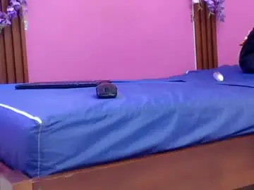 Skinnybarbie022  live sex cam