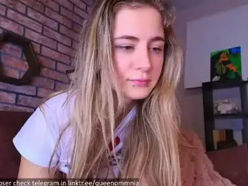 Ommnia  live sex cam