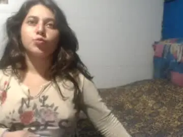 Bloondeekinky  live sex cam