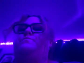 Chloecreamm  live sex cam