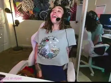 Gunzinrose  live sex cam