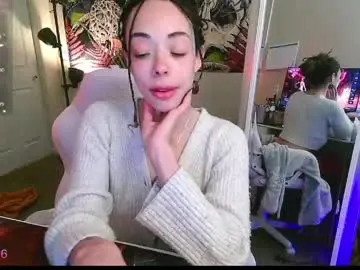 Gunzinrose  live sex cam