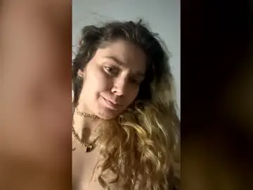 Pughmaggie32  live sex cam