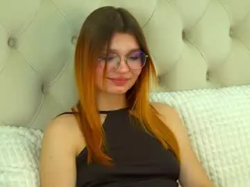 Bellamarebelle  live sex cam