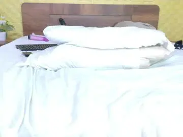 Bigroundbooty_  live sex cam