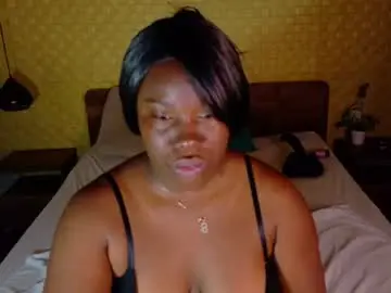 Bigroundbooty_  live sex cam