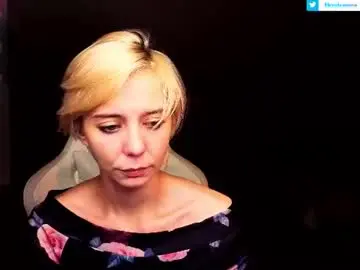 Blond_ice_ann  live sex cam