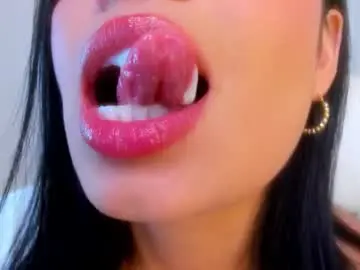 Dominique_21x  live sex cam