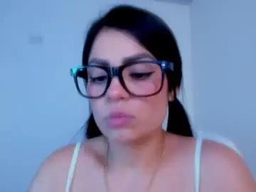 Dominique_21x  live sex cam