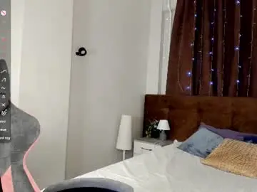 Elly_bloomm  live sex cam