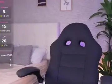 Lunabronze  live sex cam