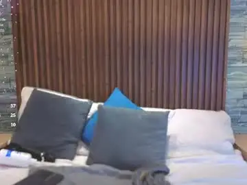 Mia_milf_x  live sex cam