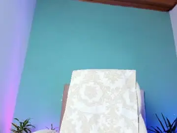 Nahomy_hott_  live sex cam