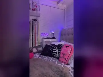 Vennievalentine69  live sex cam