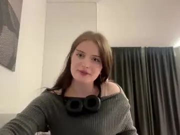 Alenemckague  live sex cam