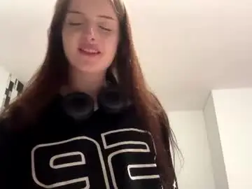 Alenemckague  live sex cam