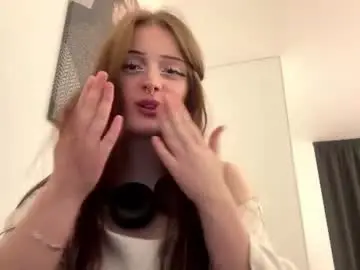 Alenemckague  live sex cam