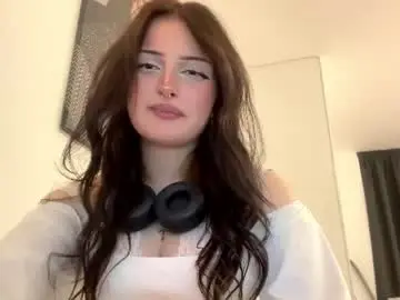 Alenemckague  live sex cam