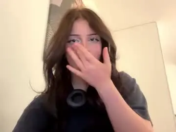 Alenemckague  live sex cam