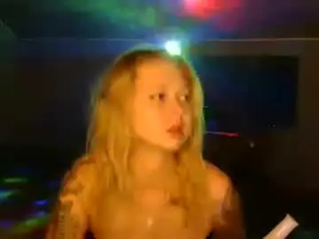 Holly96toy  live sex cam