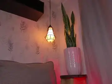 Perlaa7  live sex cam