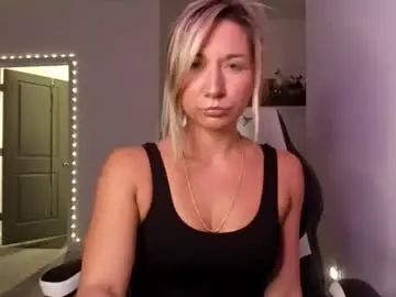 Ariicutekitty  live sex cam