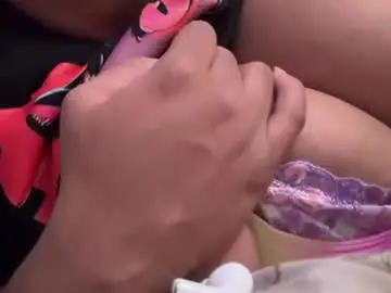 Bunnyslittlecum  live sex cam