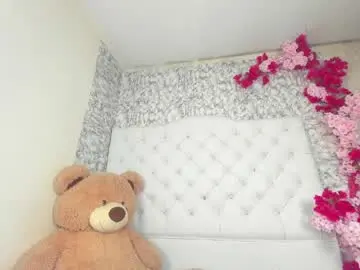 Clarita_hills  live sex cam