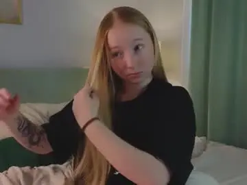 Marylouiselidbom  live sex cam