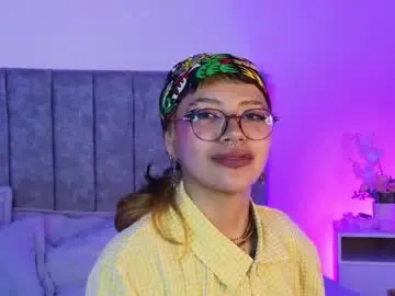 Luna_blooms  live sex cam