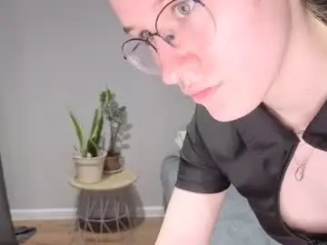 Milaafterdark  live sex cam