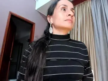 Tinnamoon  live sex cam