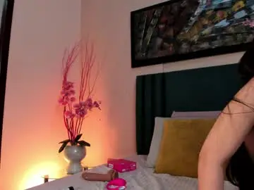 Tinnamoon  live sex cam