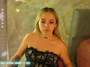 Cristal_v_  live sex cam