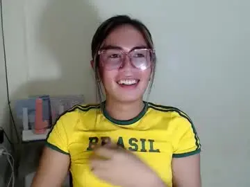 Itsurgil_kloeh  live sex cam