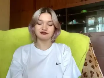 Kenyamcilwaine  live sex cam