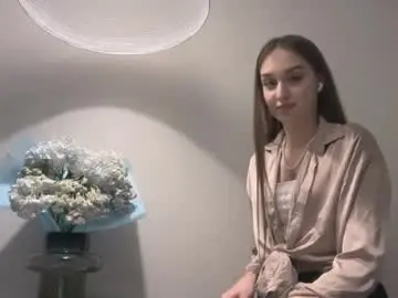 Lucinabreske  live sex cam