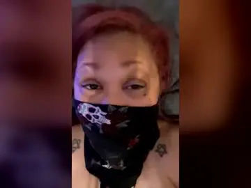 Queeniequinn  live sex cam