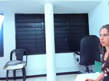 Roxannebloom  live sex cam