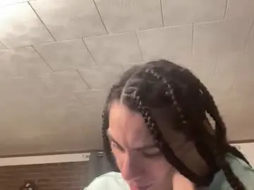 Throatyygoat  live sex cam