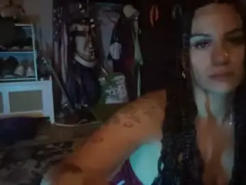 Throatyygoat  live sex cam