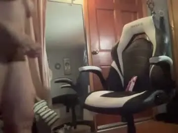 Throatyygoat  live sex cam