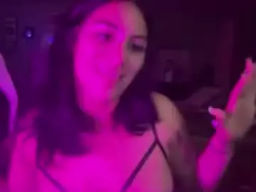 Throatyygoat  live sex cam