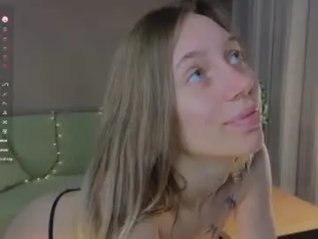 Blondekelly  live sex cam