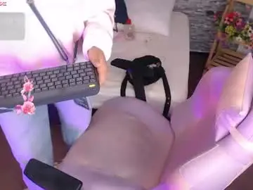 Eyesmoon7710  live sex cam