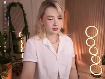 Laurawifeness  live sex cam