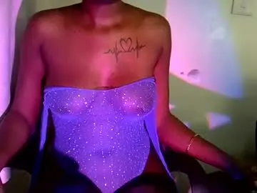 Momah_water  live sex cam