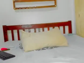 Sluttysam_  live sex cam